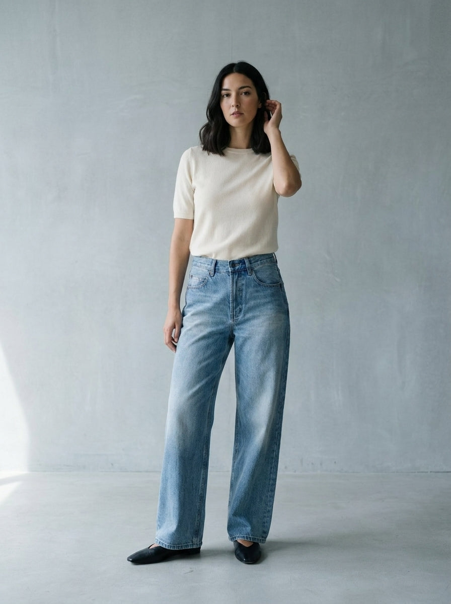 Mid-Wash Wide-Leg Jeans B230
