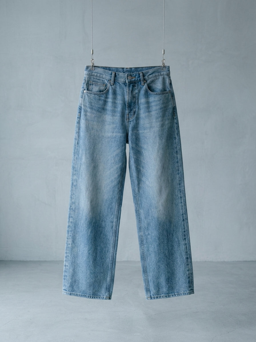 Mid-Wash Wide-Leg Jeans B230
